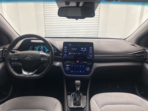 Used 2022 Hyundai Ioniq SE image 17