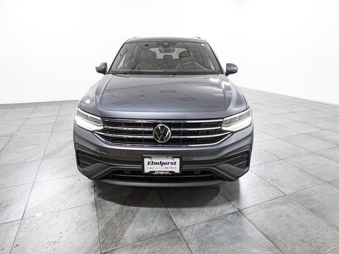 Used 2022 Volkswagen Tiguan SE w/ Panoramic Sunroof Package image 2
