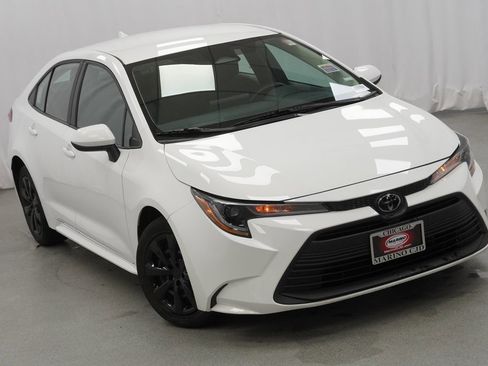Used 2023 Toyota Corolla LE image 8