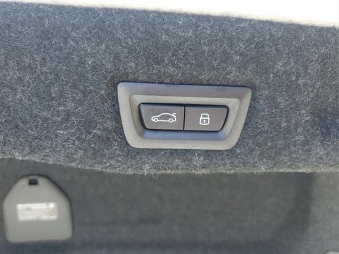 Used 2025 BMW i5 eDrive40i w/ Premium Package image 8