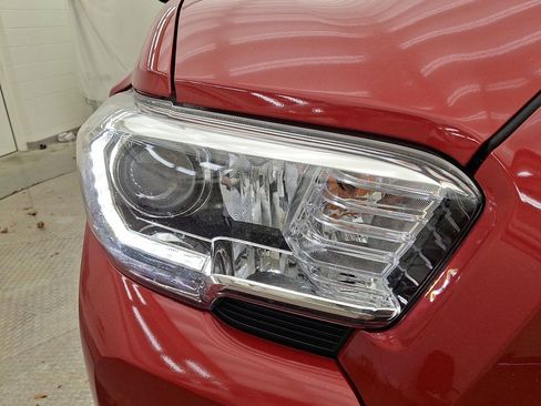 Certified 2021 Toyota Tacoma TRD Off-Road w/ Technology Package image 27