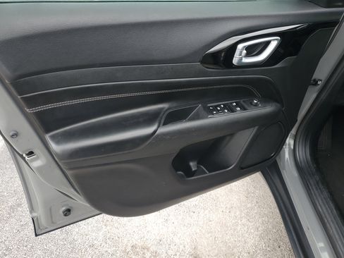 Used 2023 Jeep Compass Altitude image 10