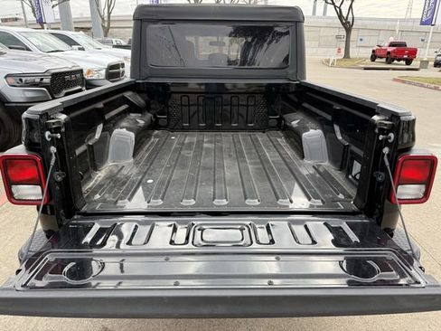 Used 2023 Jeep Gladiator Sport AWD/4WD image 26