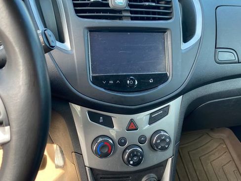 Used 2016 Chevrolet Trax LT w/ LT Convenience Package image 6