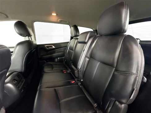 Used 2019 Nissan Pathfinder SL image 30