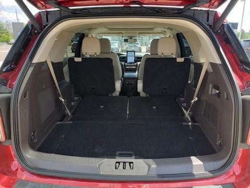 Used 2023 Ford Explorer Platinum w/ Technology Package AWD/4WD image 6