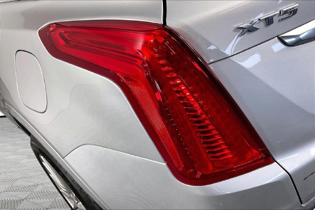 Used 2018 Cadillac XT5 Premium Luxury FWD image 19