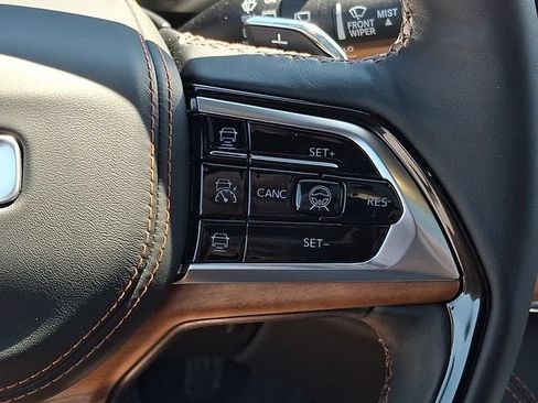 Used 2025 Jeep Grand Cherokee L Summit AWD/4WD image 24