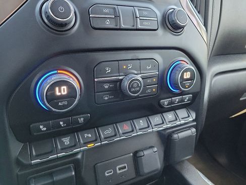 Used 2023 Chevrolet Silverado 3500 High Country image 19