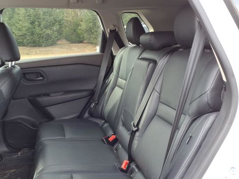 Used 2023 Nissan Rogue S image 5