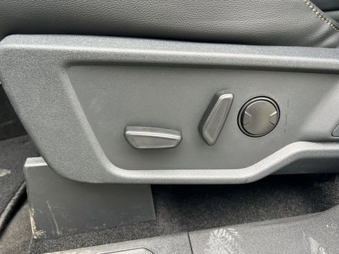 New 2025 Ford Bronco Badlands image 14