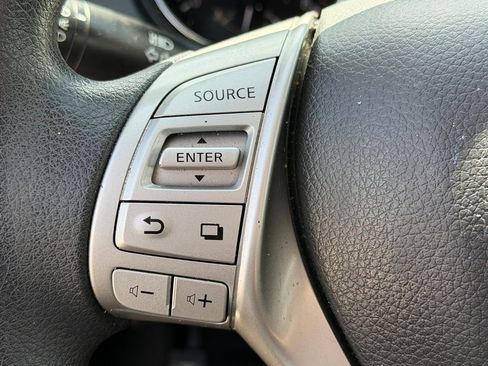 Used 2016 Nissan Rogue S w/ Appearance Package FWD image 14