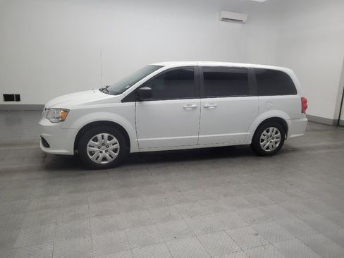 Used 2018 Dodge Grand Caravan SE w/ UConnect Hands-Free Group FWD image 2