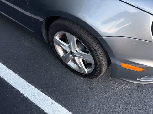 Used 2012 Volkswagen Eos Lux FWD image 3