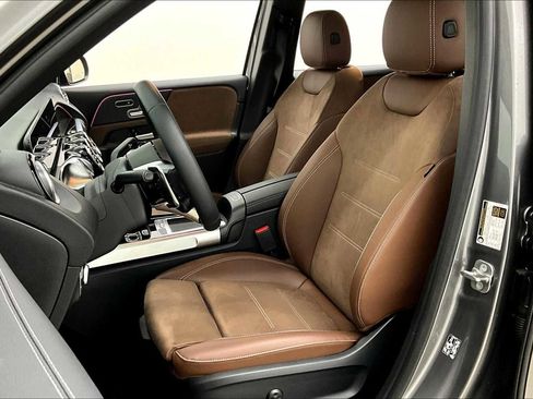 New 2025 Mercedes-Benz GLB 35 AMG 4MATIC image 9