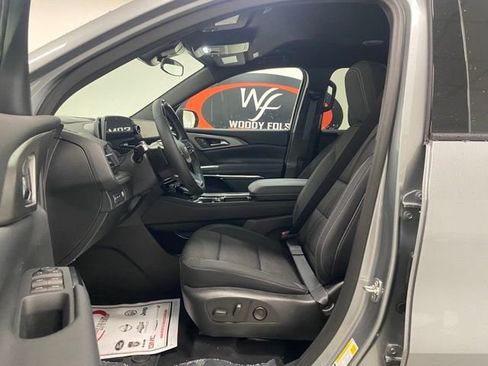 New 2025 Chevrolet Traverse LT w/ Enhanced Driving Package image 14