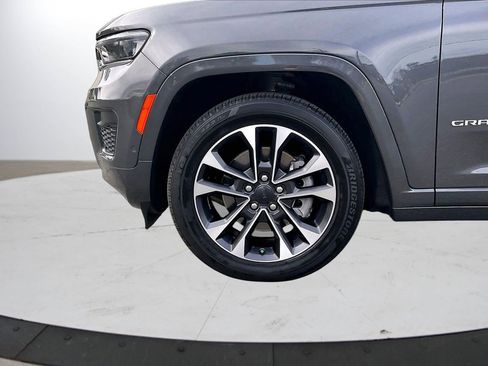 Certified 2024 Jeep Grand Cherokee L Overland w/ Luxury Tech Group IV image 36
