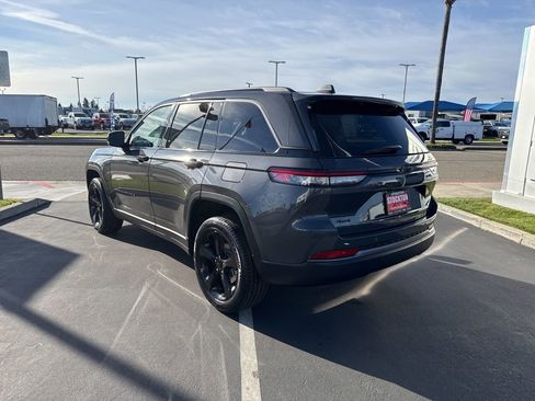 New 2026 Jeep Grand Cherokee Limited w/ Limited Altitude Package image 9