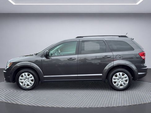 Used 2018 Dodge Journey SE w/ Connectivity Group FWD image 3