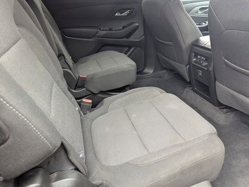 Used 2023 Chevrolet Traverse LT image 12