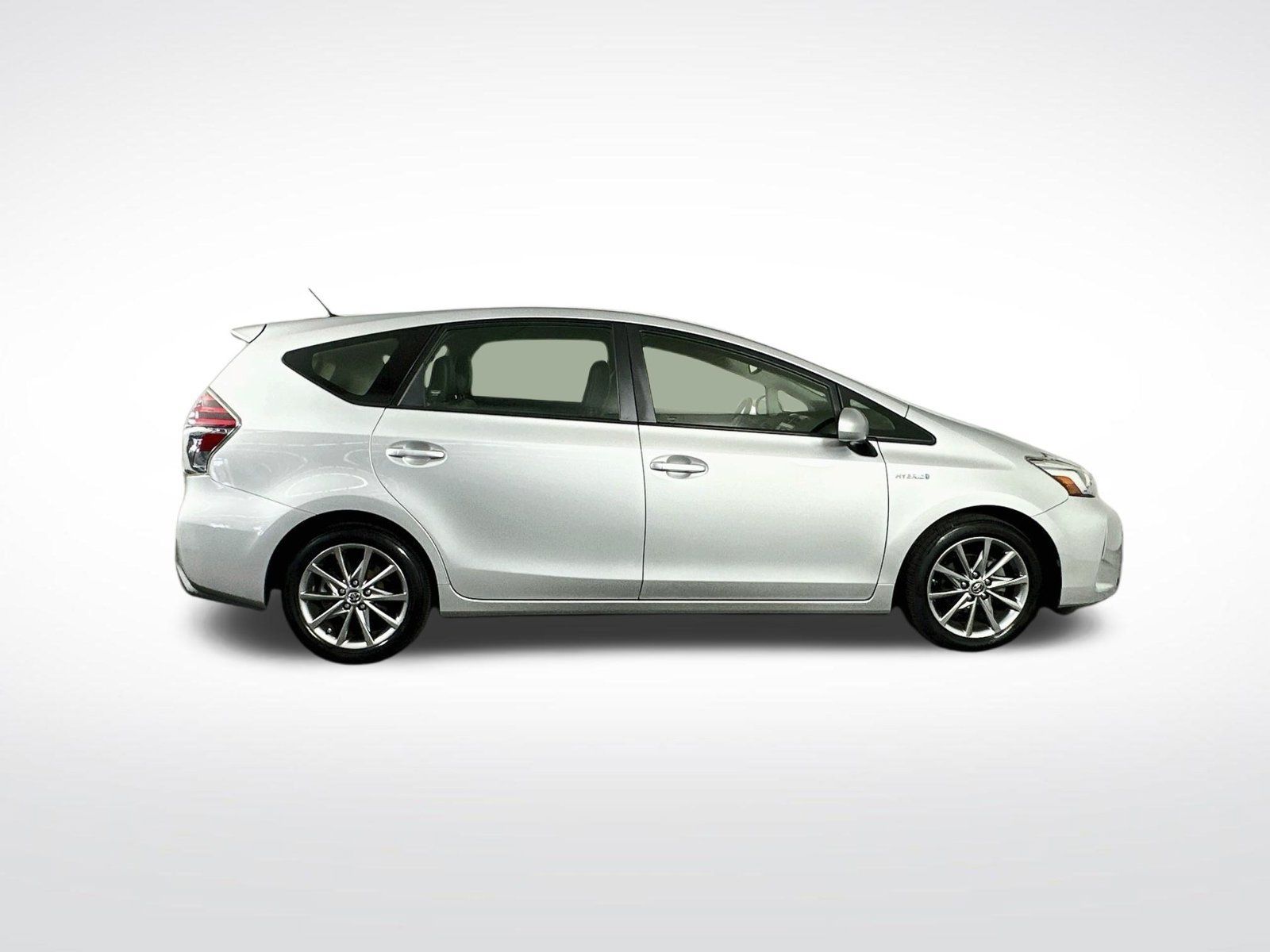 Used 2015 Toyota Prius V Five FWD image 9
