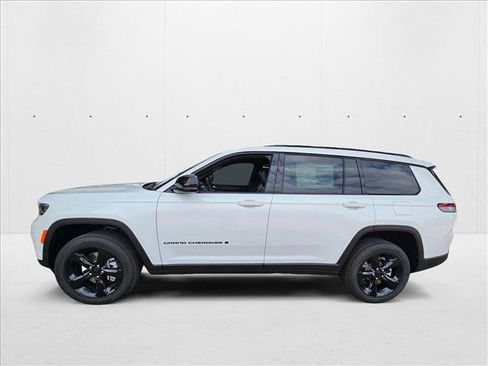 New 2025 Jeep Grand Cherokee L Altitude image 5
