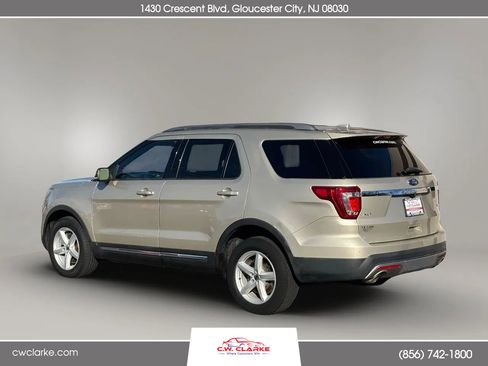 Used 2017 Ford Explorer XLT w/ Equipment Group 202A image 8