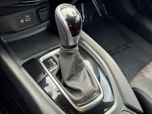 Used 2020 Nissan Rogue SV AWD/4WD image 28