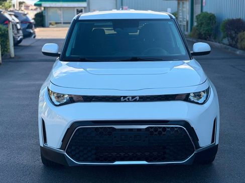 Used 2023 Kia Soul LX FWD image 2