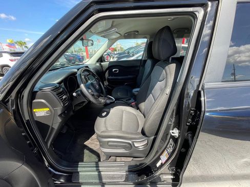 Used 2018 Kia Soul + FWD image 7