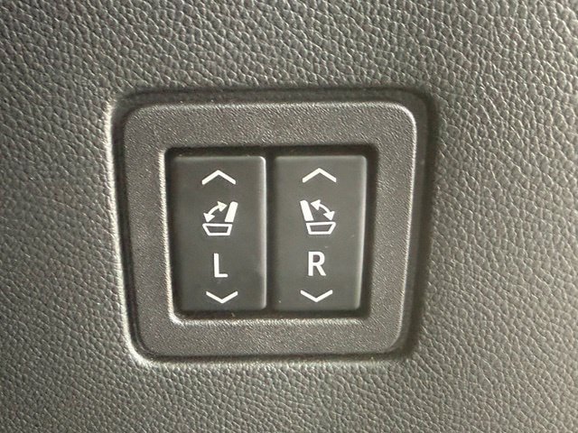 Used 2023 Chevrolet Traverse High Country FWD image 12