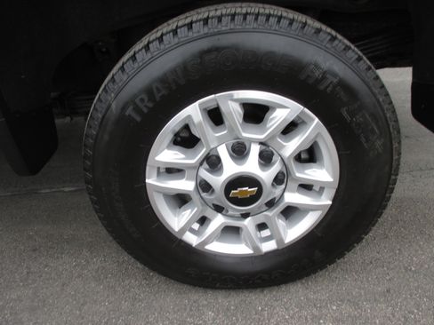 Used 2023 Chevrolet Silverado 2500 LT w/ Convenience Package image 9