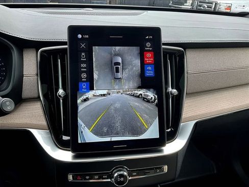 Used 2025 Volvo XC90 B6 Plus image 27