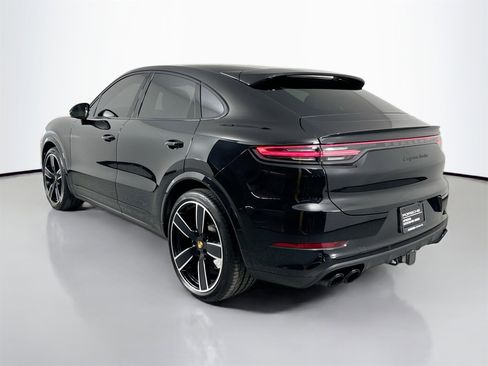 Certified 2023 Porsche Cayenne Turbo image 3