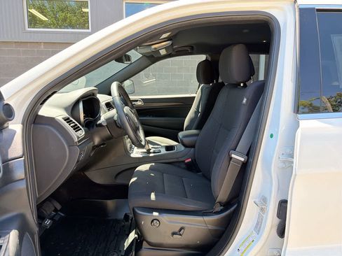 Used 2018 Jeep Grand Cherokee Laredo AWD/4WD image 20