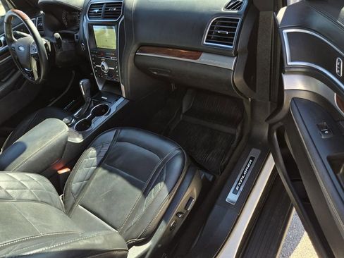Used 2017 Ford Explorer Platinum image 7