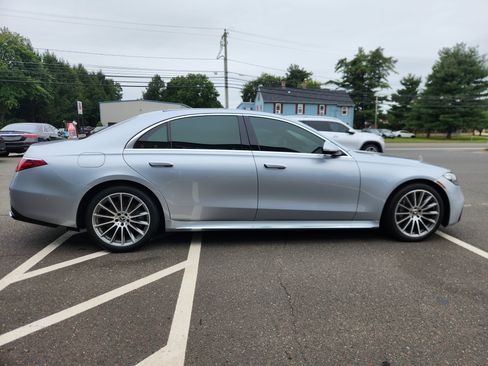 Used 2022 Mercedes-Benz S 500 4MATIC w/ AMG Line Package image 12