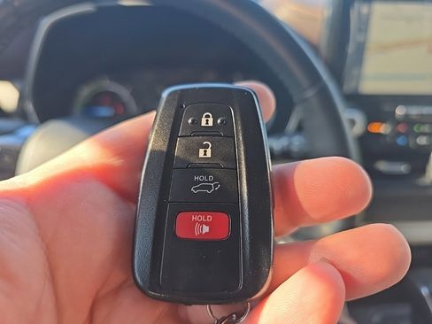 Certified 2021 Toyota Highlander Limited image 22