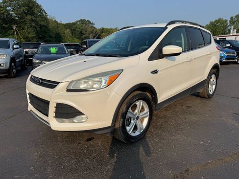 Used 2014 Ford Escape SE w/ Equipment Group 201A AWD/4WD image 1