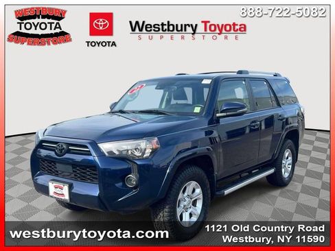 Used 2022 Toyota 4Runner SR5 Premium w/ Moonroof Package AWD/4WD image 5