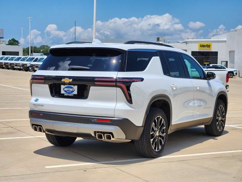 Used 2026 Chevrolet Traverse LT w/ Sun and Wheel Package FWD image 7