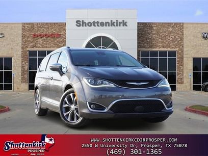 Used 2020 Chrysler Pacifica Limited w/ Tire & Wheel Group