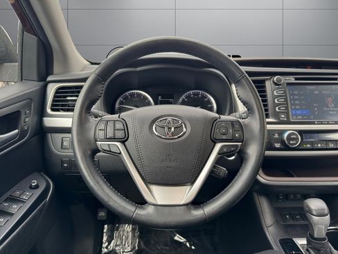 Certified 2018 Toyota Highlander Limited w/ Carpet Mat Package (TMS) AWD/4WD image 13
