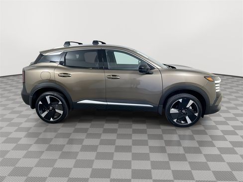 New 2026 Nissan Kicks SR image 9
