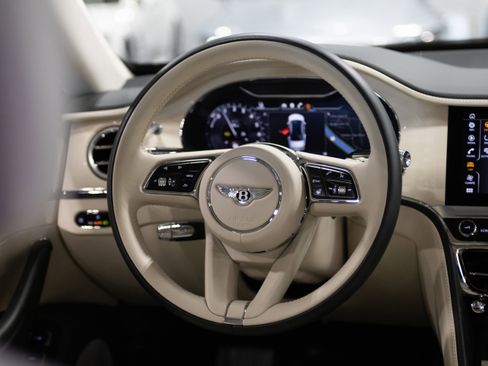 Used 2023 Bentley Flying Spur Plug-In Hybrid AWD/4WD image 19