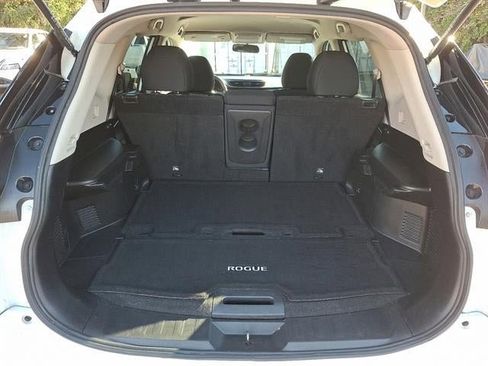 Used 2017 Nissan Rogue SV image 28