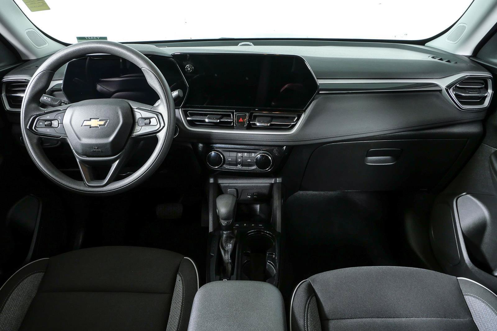 Used 2025 Chevrolet TrailBlazer LT AWD/4WD image 19
