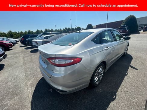 Used 2016 Ford Fusion SE FWD image 11