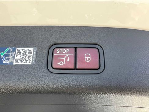 Used 2026 Mercedes-Benz GLC 300 image 33