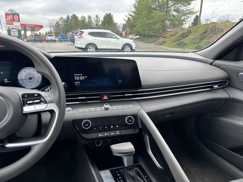 Used 2024 Hyundai Elantra SEL FWD image 18